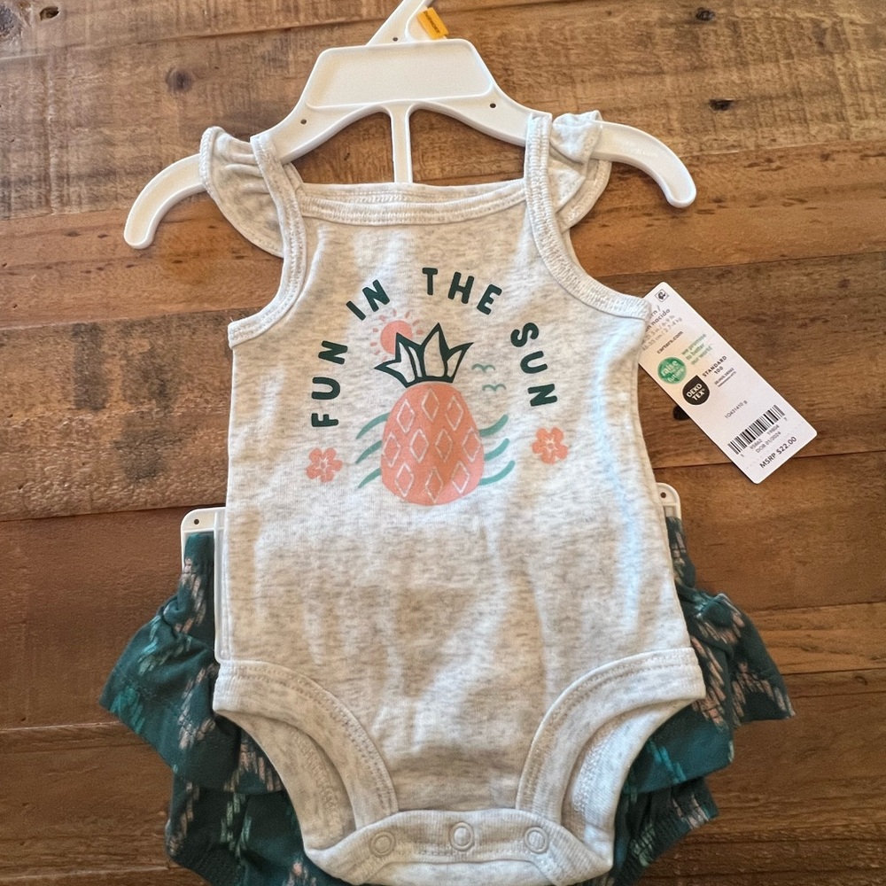 Lot of 4 Baby Girl Carter’s Outfits - Picture 5 of 9